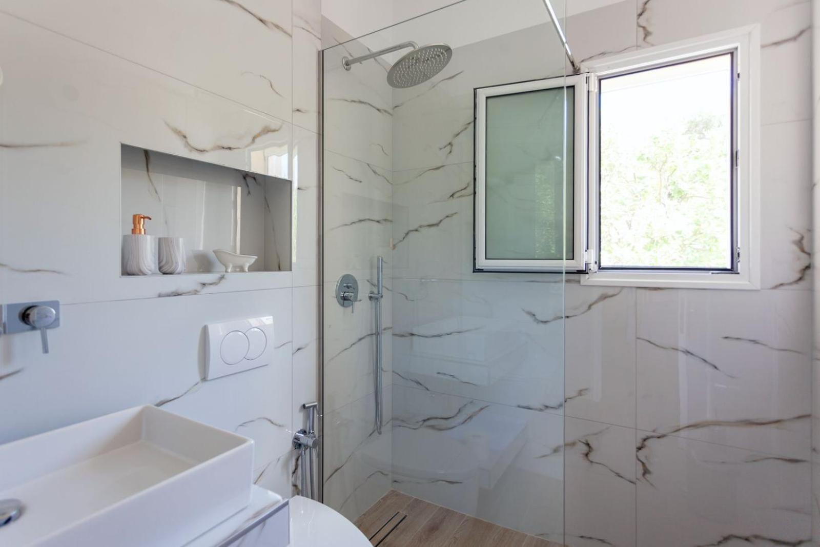 Zacharias Apartments Himare Exterior photo