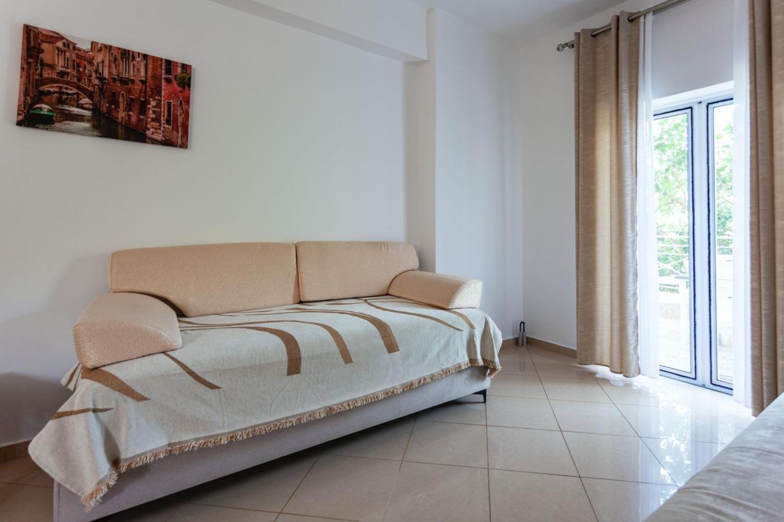Zacharias Apartments Himare Exterior photo