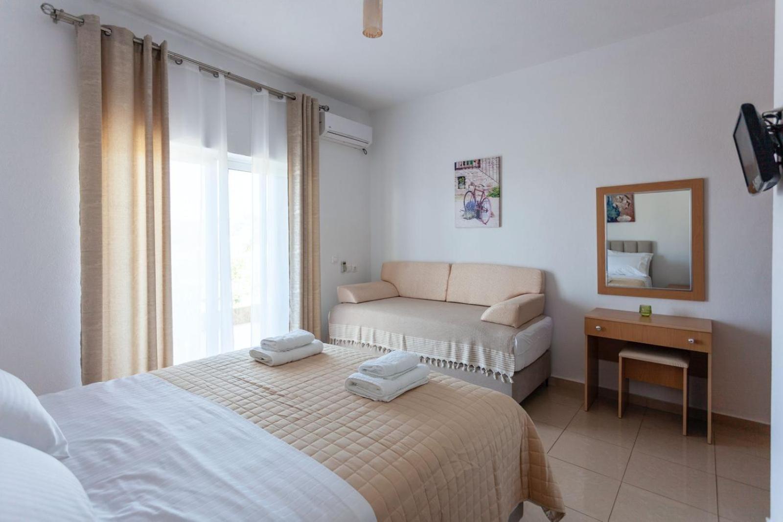 Zacharias Apartments Himare Exterior photo