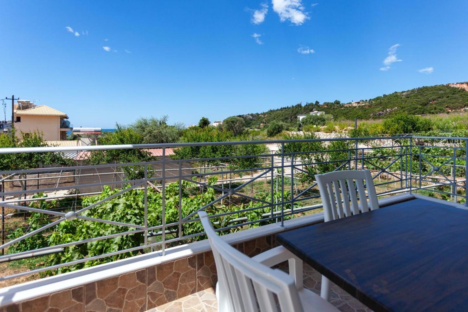 Zacharias Apartments Himare Exterior photo