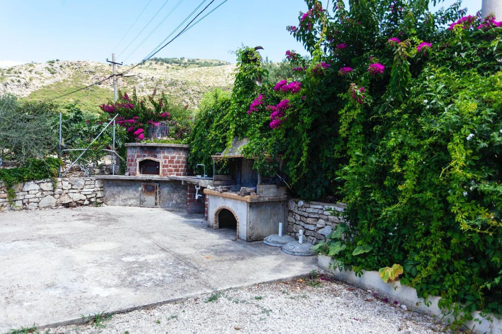 Zacharias Apartments Himare Exterior photo