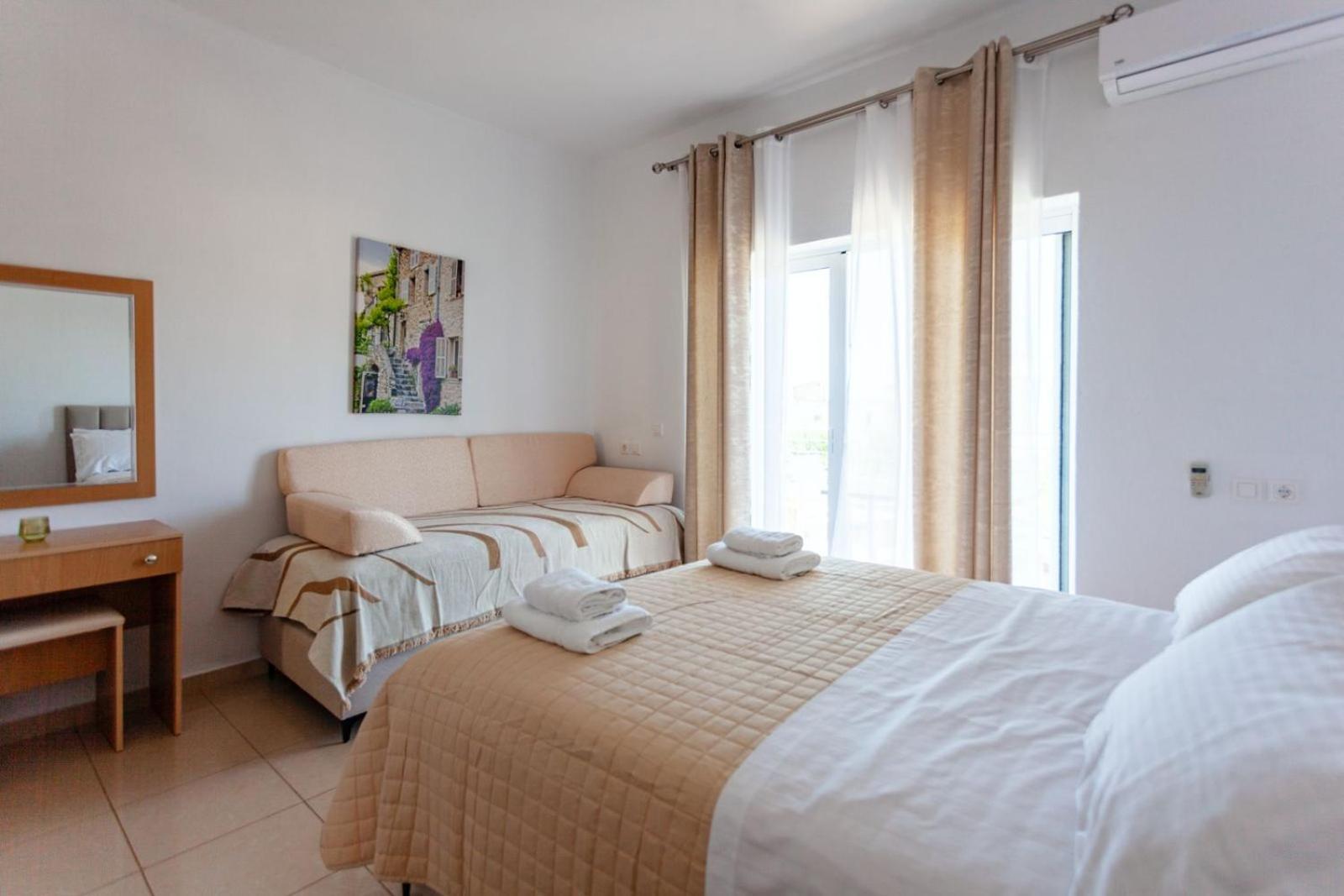 Zacharias Apartments Himare Exterior photo