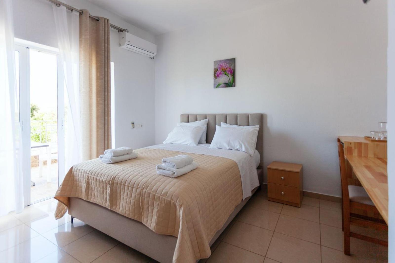 Zacharias Apartments Himare Exterior photo